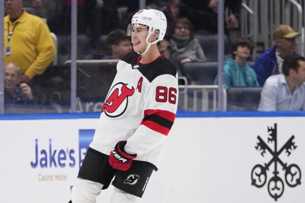 Devils forward Jesper Bratt gets 8-year, $63M extension