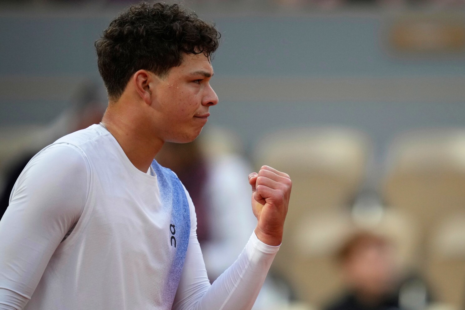 Shelton into French Open's 3rd round when Gaston withdraws