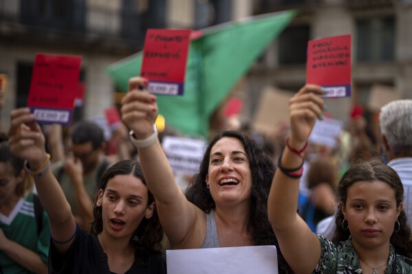 Demonstrators shouts slogans during a protest against the President of Spain's soccer federation Luis Rubiales and to support Spain's national women's soccer player Jenni Hermoso in Barcelona, Spain, Monday, Sept. 4, 2023. Spain faces reckoning over sexism in soccer after federation head kisses player at Women's World Cup. (AP Photo/Emilio Morenatti)