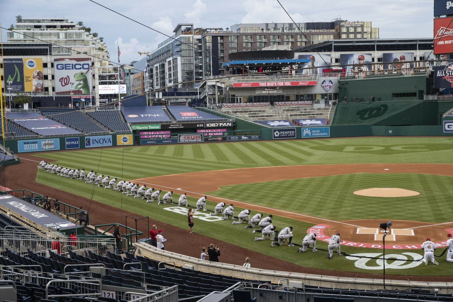 Yankees and Nationals Kneel in Moment of Silence Before MLB Opener
