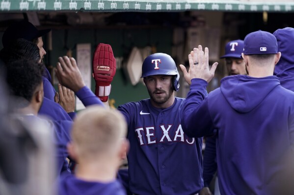 Chicago White Sox 8, Texas Rangers 3: Late-inning offense off