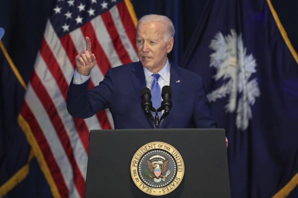 El presidente Joe Biden habla en la celebración Primero en la Nación celebrada por el Partido Demócrata de Carolina del Sur en el recinto ferial estatal, el sábado 27 de enero de 2024, en Columbia, SC (Foto AP/Artie Walker Jr.)