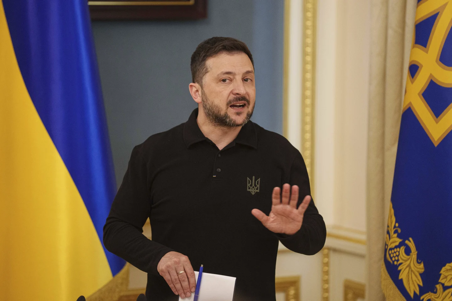 ZELENSKY STANDS UP AGAINST HITLER-PRAISING FELON DONALD TRUMP — REFUSES TO GIVE AWAY HIS LAND TO CRIMINALS: “There is nothing to talk about. It is our land, the land of the Ukrainian people” 💪🇺🇦