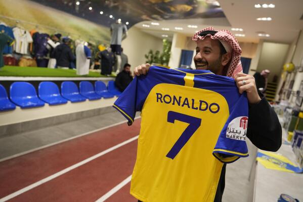 Um, dois e três, mais um hat-trick de Cristiano Ronaldo na Arábia