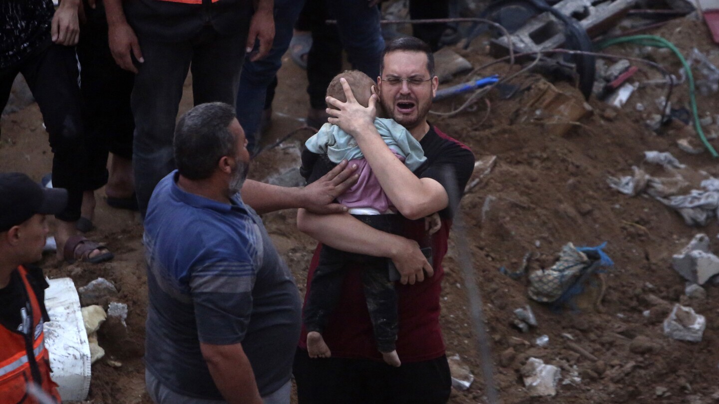 Правозащитни групи казват, че израелски удар срещу сграда в Газа е убил 106 в очевидно военно престъпление