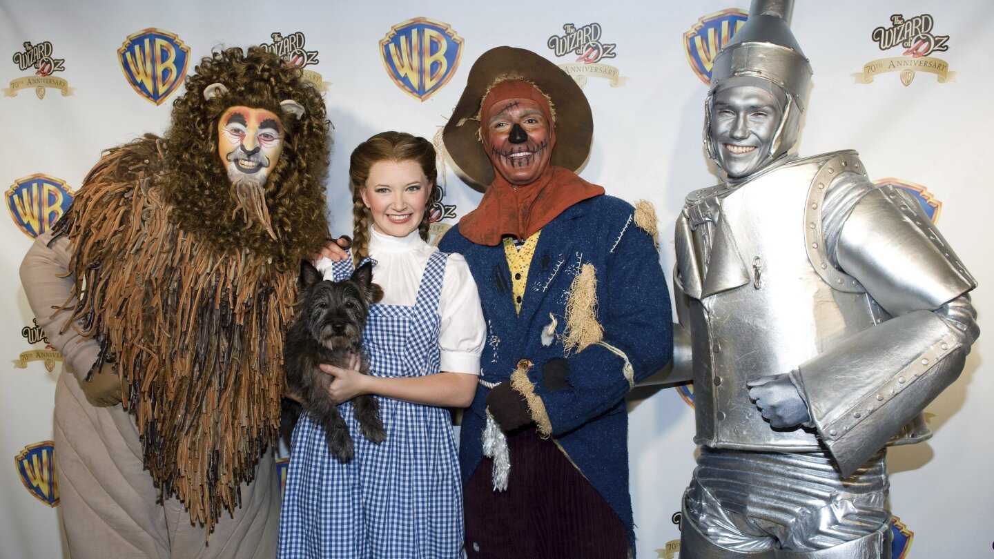 Wizard of Oz' remake planned with 'Watchmen' director