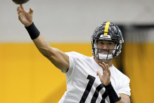 Pittsburgh Steelers quarterback Mitch Trubisky throws  during NFL football practice Tuesday, Aug. 30, 2022, in Pittsburgh. (Matt Freed/Pittsburgh Post-Gazette via AP)