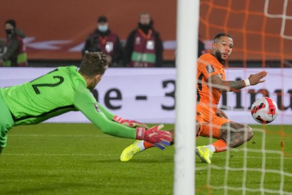 Netherlands' Memphis Depay, right, scores his team's second goal during the World Cup 2022 group G qualifying soccer match between the Netherlands and Norway at De Kuip stadium in Rotterdam, Netherlands, Tuesday, Nov. 16, 2021. (AP Photo/Peter Dejong)