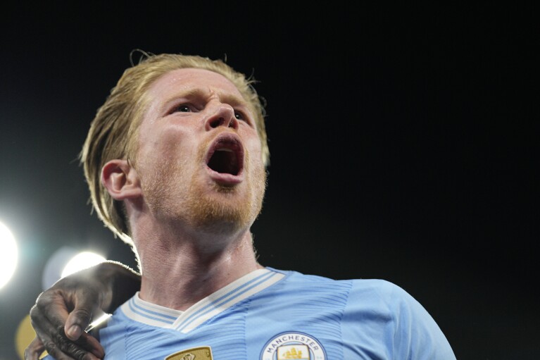 Manchester City's Kevin De Bruyne celebrates after scoring his side's opening goal during the Champions League quarterfinal second leg soccer match between Manchester City and Real Madrid at the Etihad Stadium in Manchester, England, Wednesday, April 17, 2024. (AP Photo/Dave Shopland)