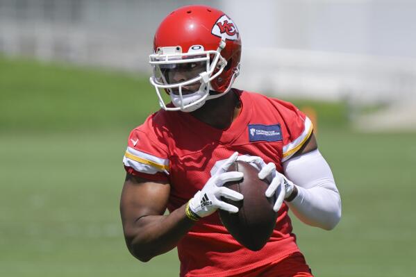 Chiefs' new-look offense misses pieces in mandatory minicamp