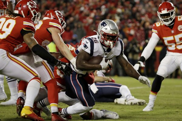
              New England Patriots running back Sony Michel (26) runs against New England Patriots defense during the first half of the AFC Championship NFL football game, Sunday, Jan. 20, 2019, in Kansas City, Mo. (AP Photo/Elise Amendola)
            