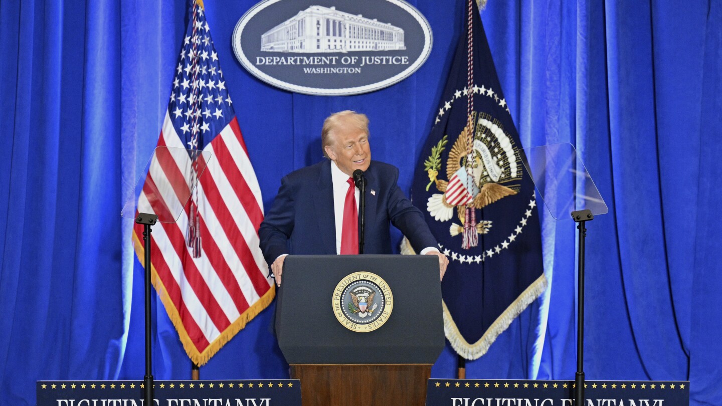 A Lei dos Inimigos Alienados: O que saber sobre uma lei de 1798 que Trump invocou para deportações
 #ÚltimasNotícias