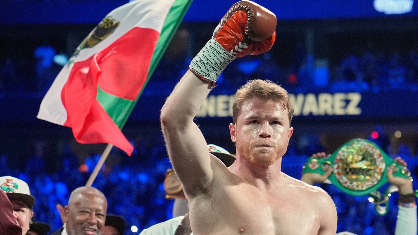 Canelo Alvarez defeats William Scull to reclaim undisputed super middleweight title