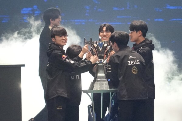 Picture of T1 + Faker won Esports Photograph of the Year : r/leagueoflegends