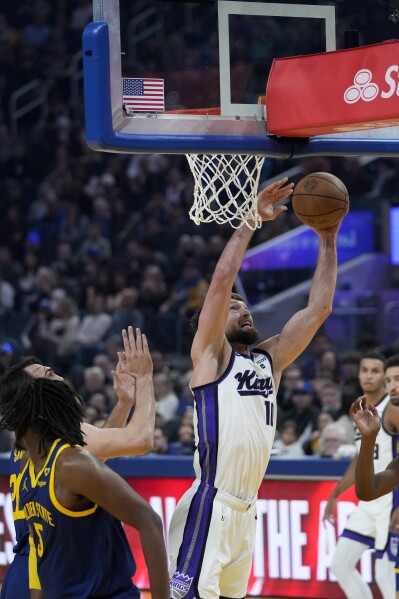 Stephen Curry Drops 41PTS in WIN over Sacramento Kings 