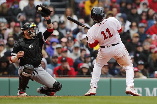 Abreu, White Sox top Red Sox 3-1 in 10 for 5th win in row