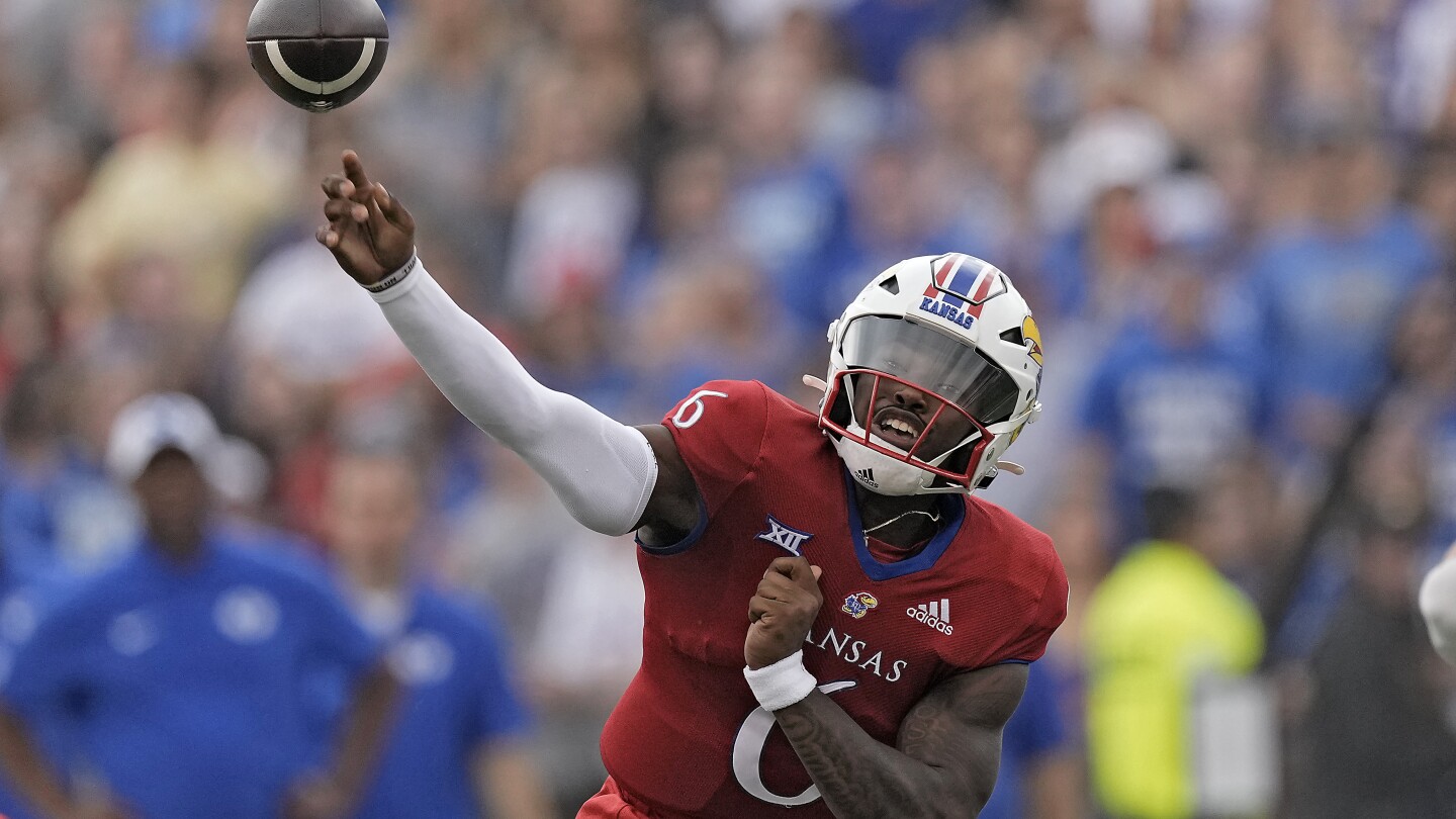 No. 24 Kansas quarterback Jalon Daniels misses start against No. 3 Texas with back tightness