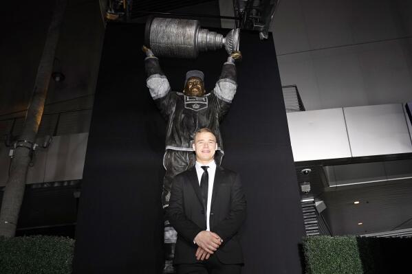 L.A. Kings Honor Dustin Brown as No. 23 Jersey Is Retired - LAmag