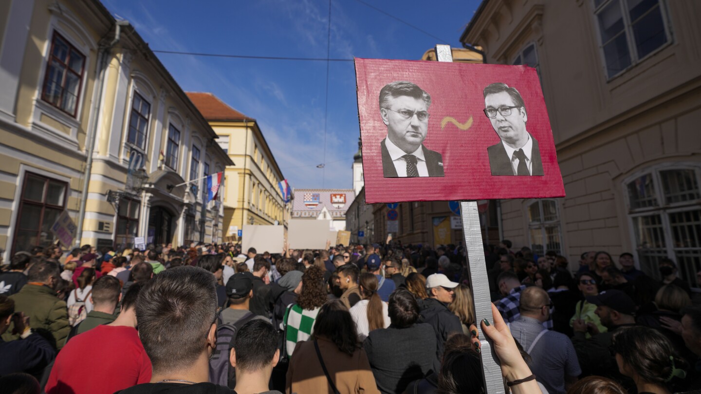 ЗАГРЕБ Хърватия АП — Хиляди хора се събраха на митинг