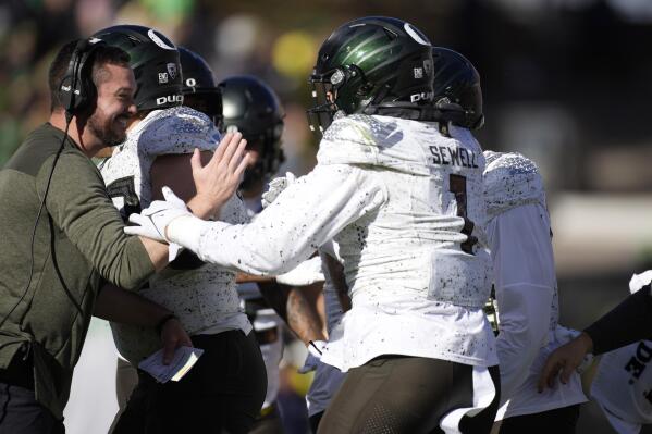 Oregon head coach Dan Lanning, left, congratulates Noah Sewell after he rushed for a 1-yard touchdown against Colorado in the first half of an NCAA college football game, Saturday, Nov. 5, 2022, in Boulder, Colo. (AP Photo/David Zalubowski)