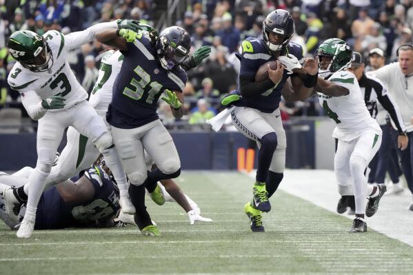 Seahawks keep playoff hopes alive with win, eliminate Jets