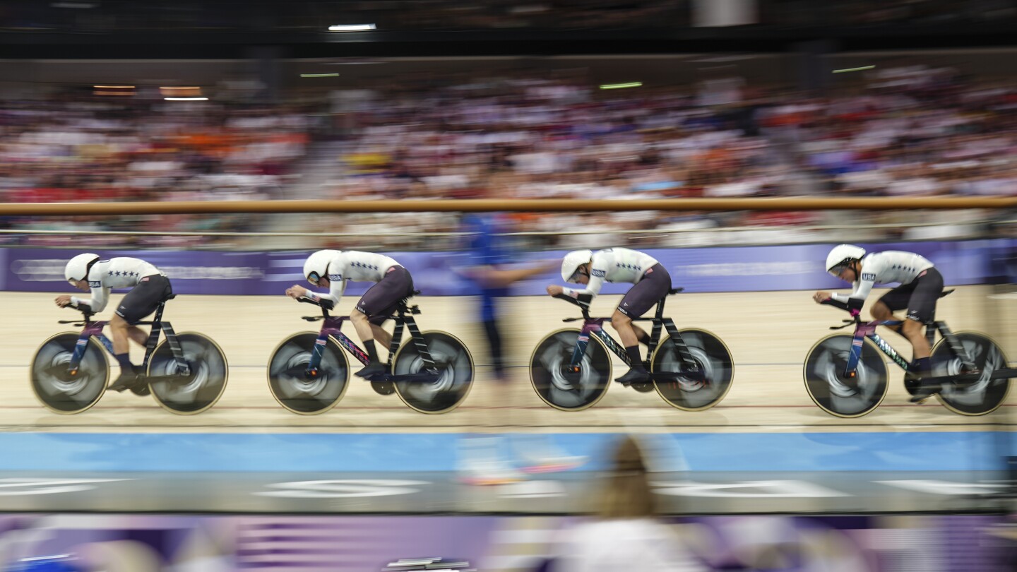 Les États-Unis affronteront la Nouvelle-Zélande pour la médaille d’or dans la poursuite par équipes féminine au vélodrome olympique