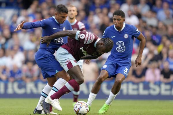 West Ham's Michail Antonio, center, duels for the ball with Chelsea's Thiago Silva, left, and Chelsea's Wesley Fofana during the English Premier League soccer match between Chelsea and West Ham United at Stamford Bridge Stadium in London, Saturday, Sept. 3, 2022. (AP Photo/Kirsty Wigglesworth)