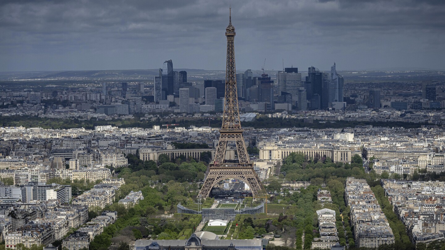 ПАРИЖ АП — Няма да има недостиг на емблематични места