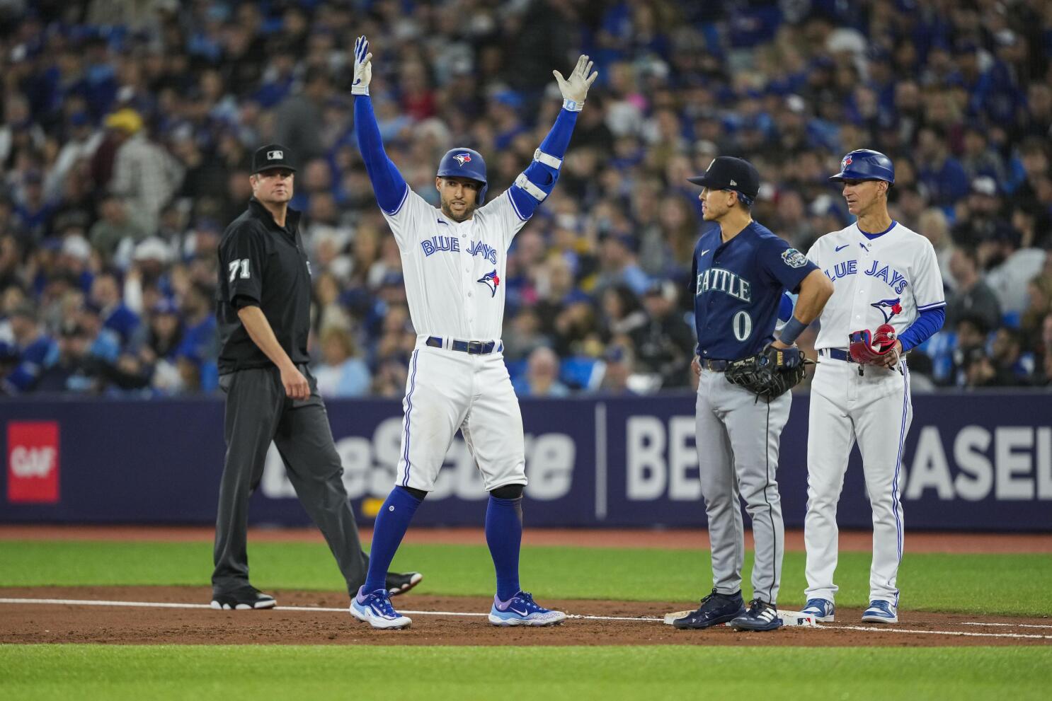 With a Wild Comeback, Mariners Sweep Blue Jays - The New York Times