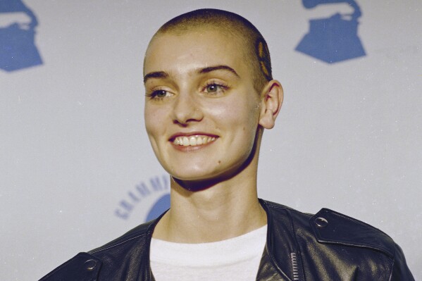 FILE - Irish singer Sinead O'Connor appears at the 31st Annual Grammy Awards at the Shrine Auditorium in Los Angeles on Feb. 22, 1989. O’Connor, the gifted Irish singer-songwriter who became a superstar in her mid-20s but was known as much for her private struggles and provocative actions as for her fierce and expressive music, has died at 56. The singer's family issued a statement reported Wednesday by the BBC and RTE. (AP Photo, File)