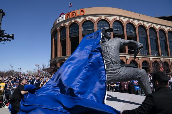 Tom Seaver statue unveiled outside of Citi Field in New York