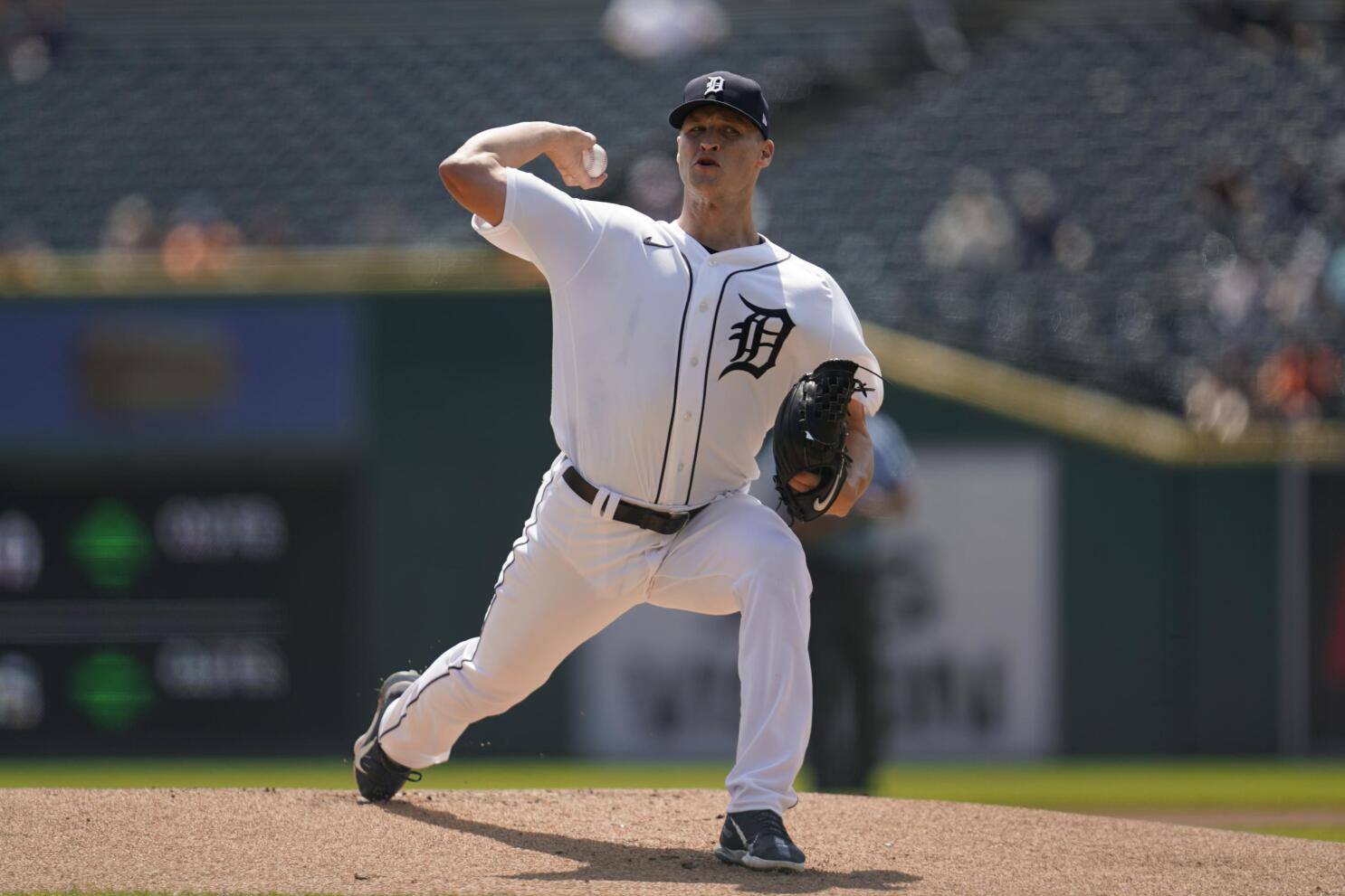 Manning throws 6 scoreless, Tigers beat Giants 6-1 for split