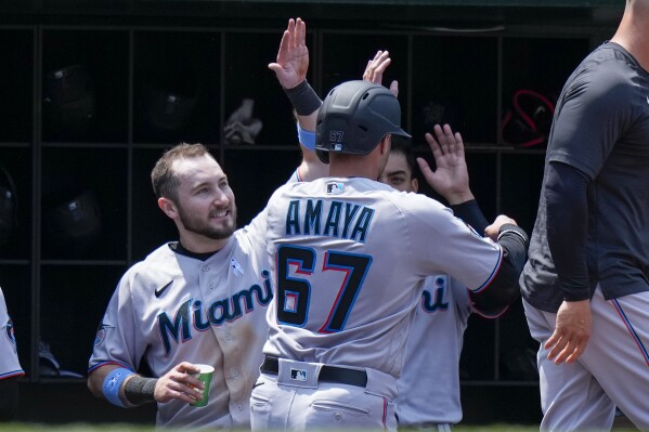 Marlins knock out Cubs in 11th