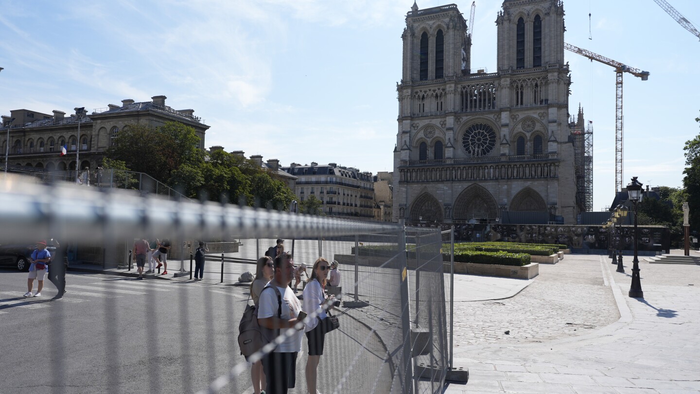 La policía de París cierra el río Sena antes de la ceremonia de apertura de los Juegos Olímpicos