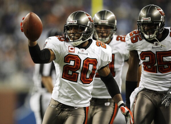 Bucs Hall of Famer Ronde Barber emerged from shadow of twin