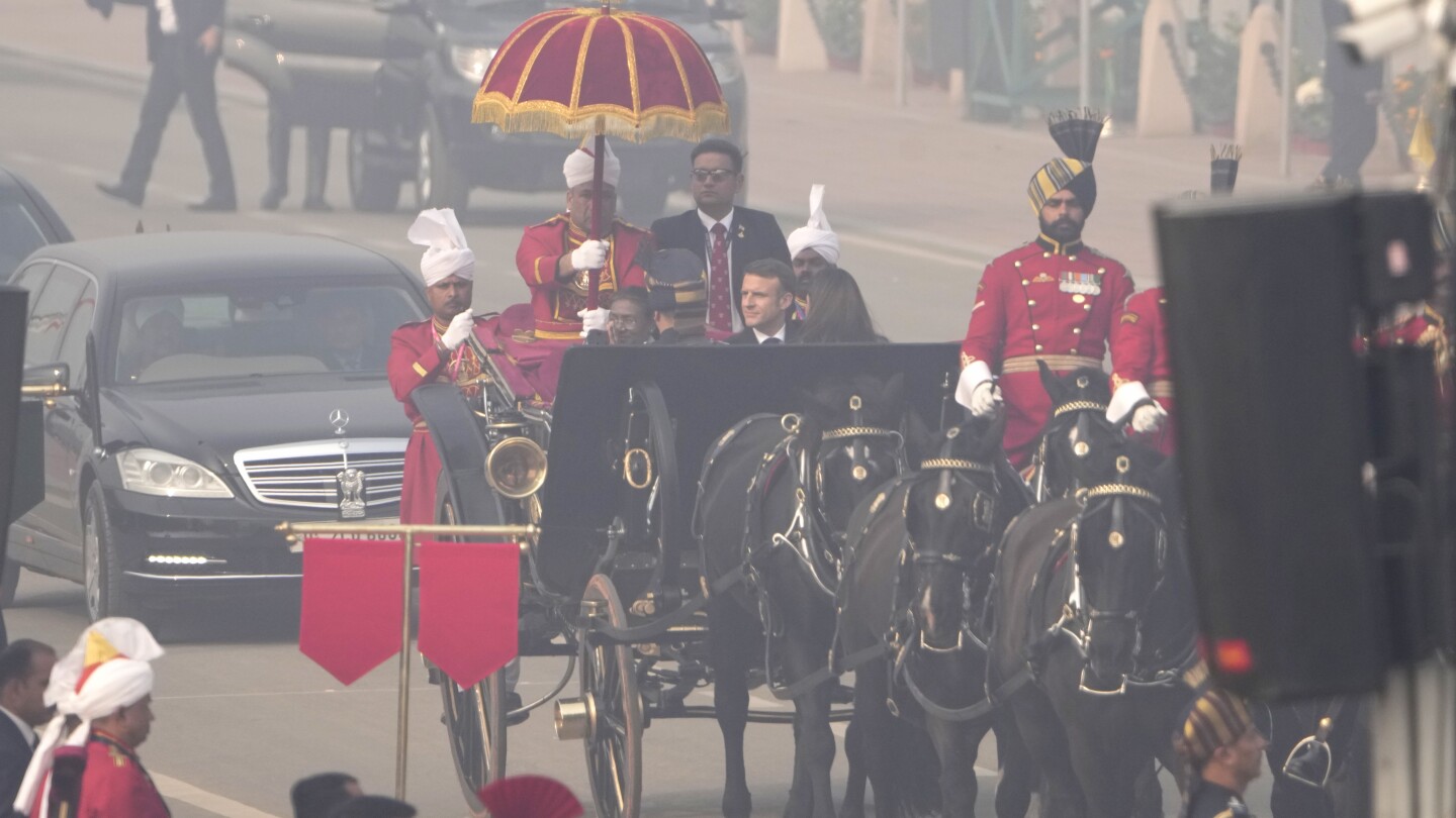 Френският президент Макрон се присъединява към честванията на Деня на републиката на Индия като главен гост