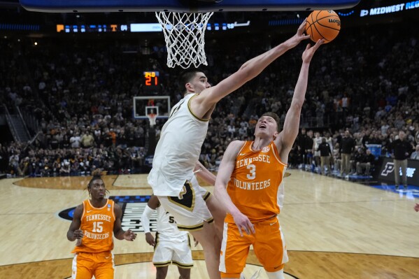 Purdue center Zach Edey (15) blocks a basket attempt by Tennessee guard Dalton Knecht (3) during the second half of an Elite Eight college basketball game in the NCAA Tournament, Sunday, March 31, 2024, in Detroit. (AP Photo/Paul Sancya)