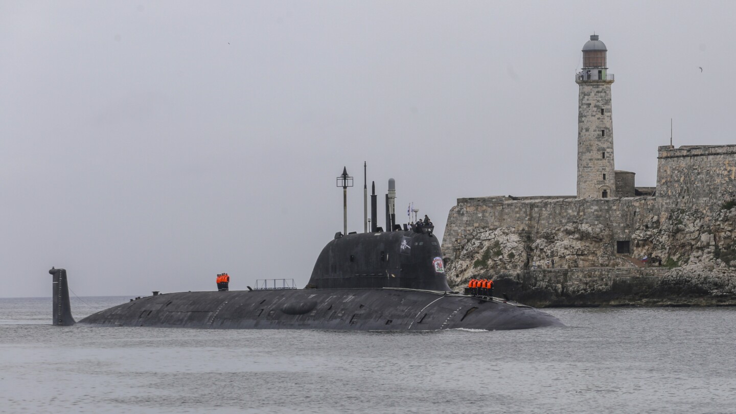ВАШИНГТОН AP — Подводница на американския флот пристигна в залива