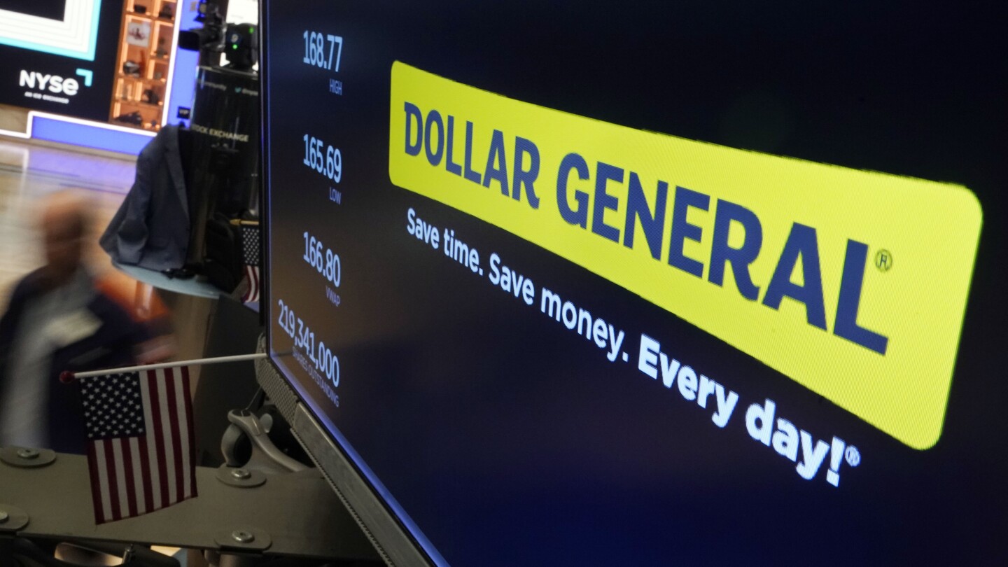 Общите публикации в Dollar Posts Record Sales, тъй като магазините за изгодни привличат повече хора, които се тревожат за икономиката 