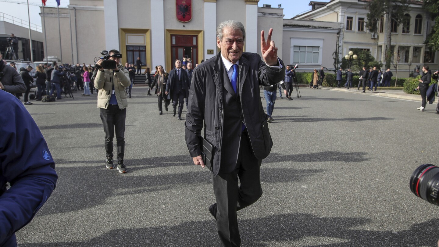 Албанският парламент вдигна правния имунитет на бившия премиер Сали Бериша