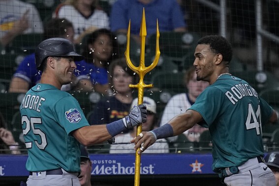 Robbie Ray backed by 3 homers as Mariners beat Rangers 6-2 - The