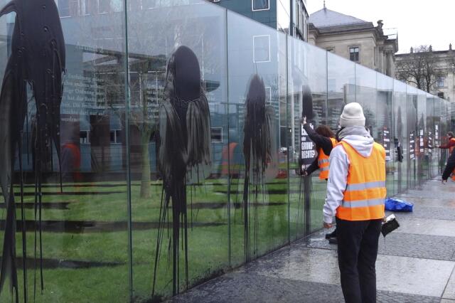 Climate activists target art work near German parliament | AP News
