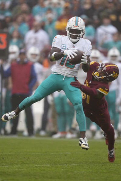 Tua & Hill continue to dominate rivals as Dolphins win big vs Commanders