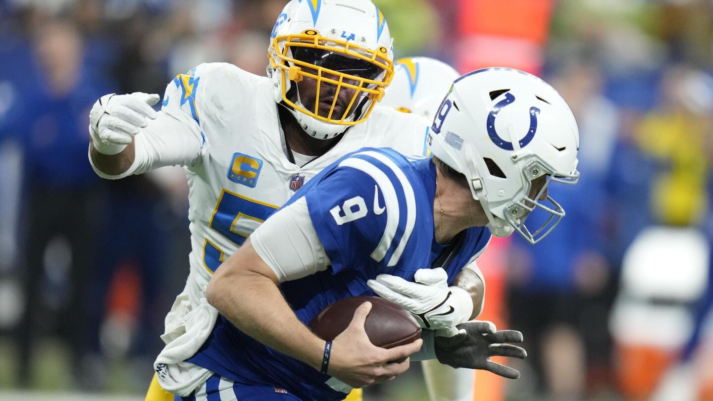 Defense propels Chargers to 1st playoff berth in 4 seasons