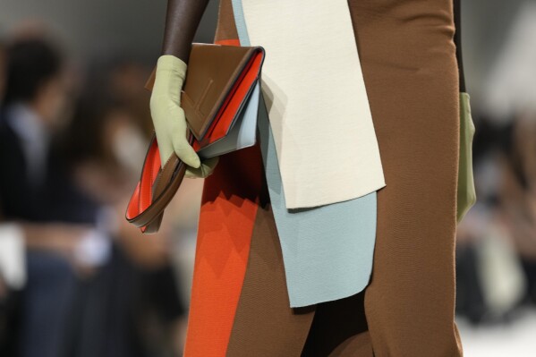 Bottega Veneta's Pouch Bag Was On Every Fashion Week Front Row