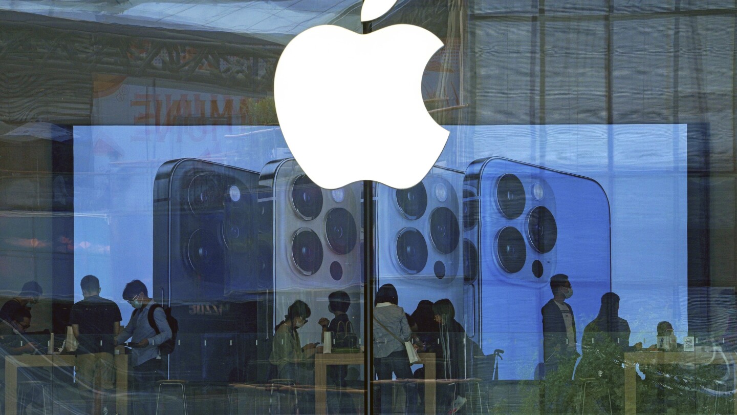 Съдия разсъждава върху изпълнителния директор на Apple дали компанията се противопоставя на заповедта, за да позволи повече опции за плащане с iPhone