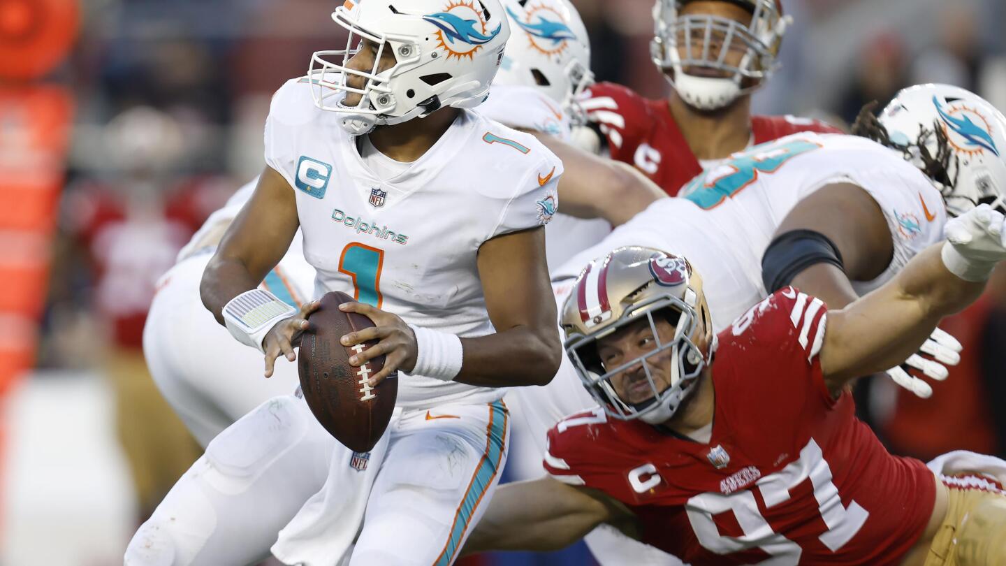 McDaniel leads streaking Dolphins against his former 49ers