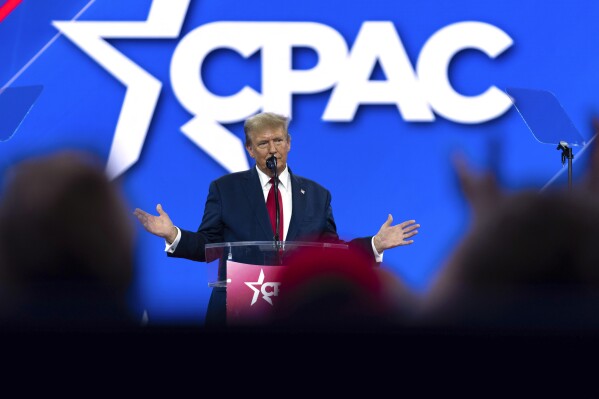 El expresidente y precandidato presidencial Donald Trump habla en la Conferencia de Acción Política Conservadora, CPAC 2024, en National Harbor, Oxon Hill, Maryland., el sábado 24 de febrero de 2024. (AP Foto/Jose Luis Magana)