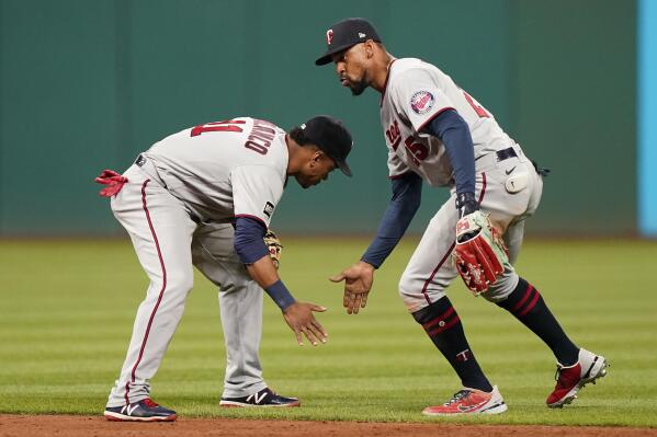 Hit by pitch, Byron Buxton bruises left hand and leaves game