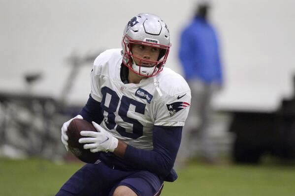 New England Patriots tight end Hunter Henry runs with the ball during an NFL football practice, Wednesday, Oct. 27, 2021, in Foxborough, Mass. (AP Photo/Steven Senne)